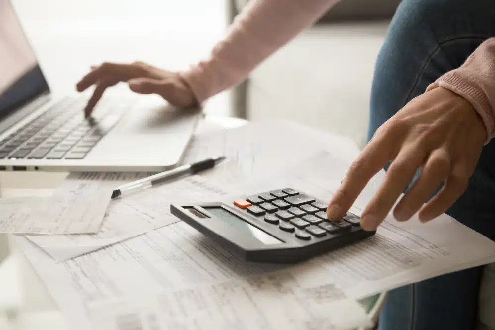 Close,Up,Cropped,Image,Young,Woman,Calculating,Monthly,Expenses,,Managing accounting jobs