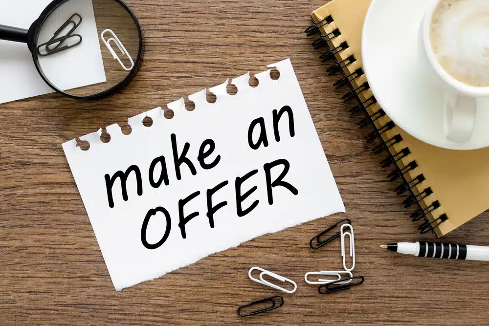 Make,An,Offer,,Text,On,Wood,Table,,On,White,Paper counteroffer